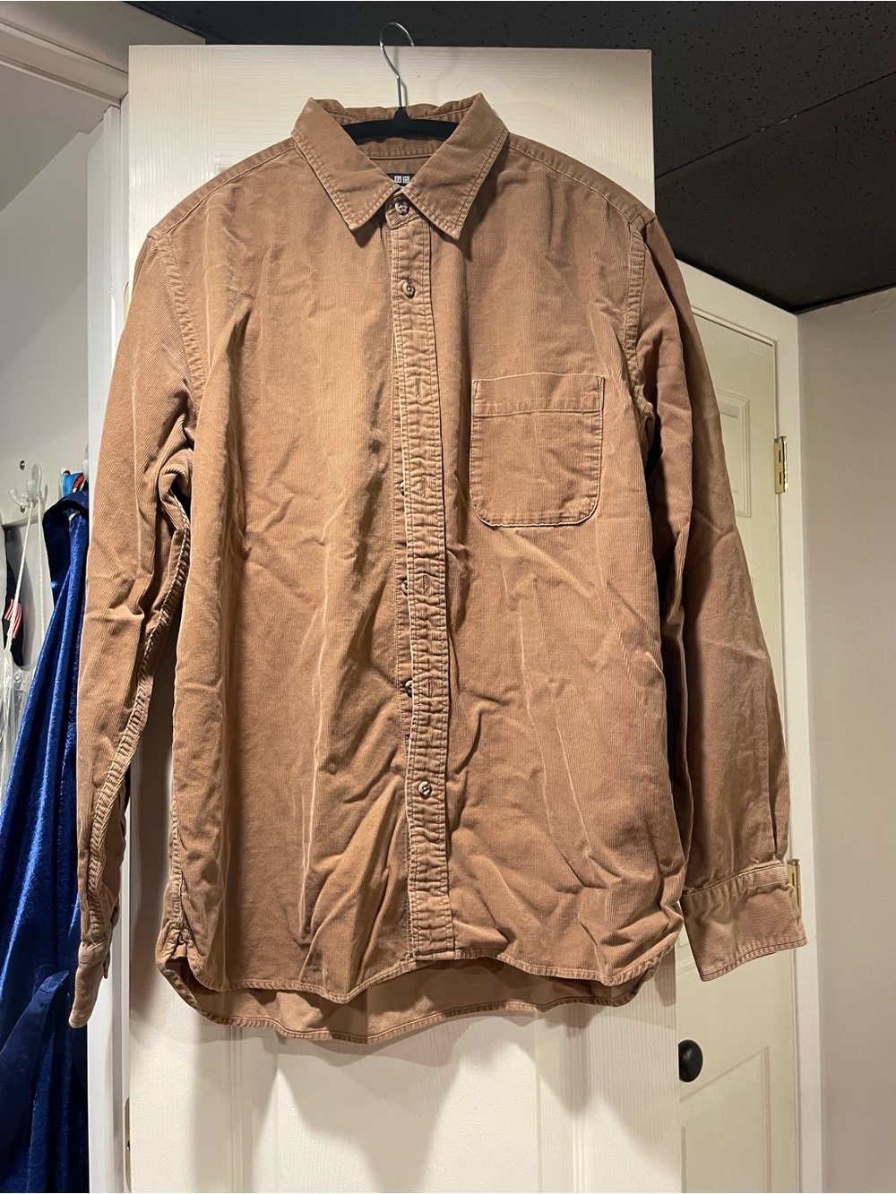 Uniqlo Men’s Medium Tan Corduroy Button Down Shirt Long Sleeve